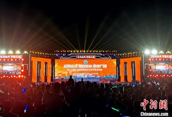 鼎点娱乐注册:小城大业|莲花既美又能致富,这个小城种出数十亿元产业
